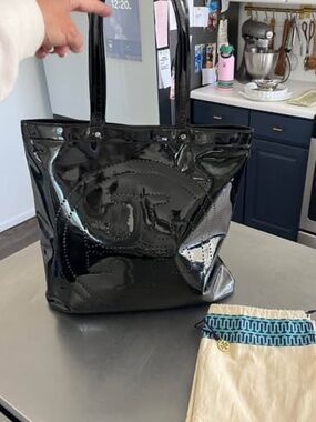 NWOT Tory Burch Perforated Logo Patent Leather Black Large $495
